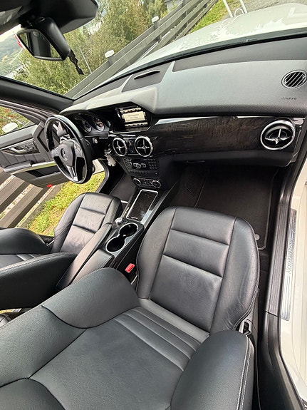 Mercedes-Benz GLK220 7 of 23