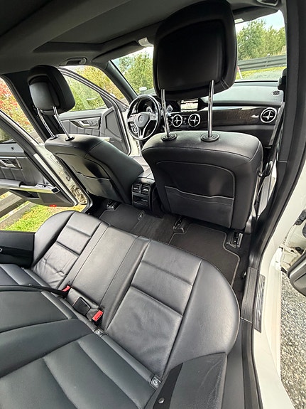 Mercedes-Benz GLK220 9 of 23