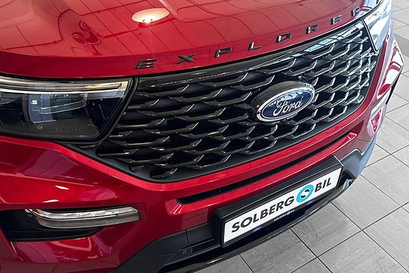 Ford Explorer 16 of 30