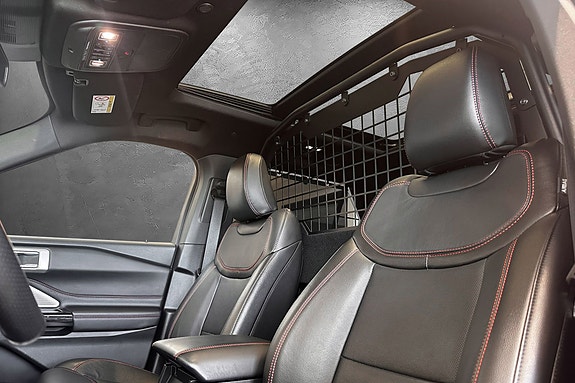 Ford Explorer 21 of 30