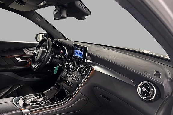 Mercedes-Benz GLC350 e 16 of 29
