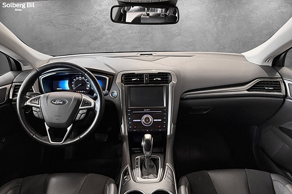 Ford Mondeo 18 of 28