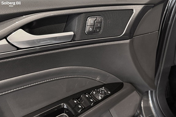 Ford Mondeo 23 of 28