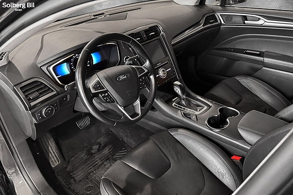 Ford Mondeo 19 of 28