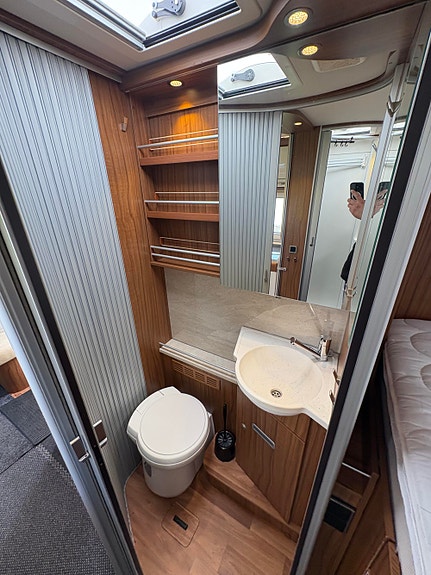 Hymer B 678 ALDE / SKINN / SOLCELLE / ROMSLIG / 17 of 29