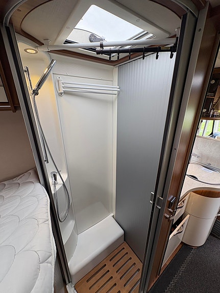 Hymer B 678 ALDE / SKINN / SOLCELLE / ROMSLIG / 16 of 29