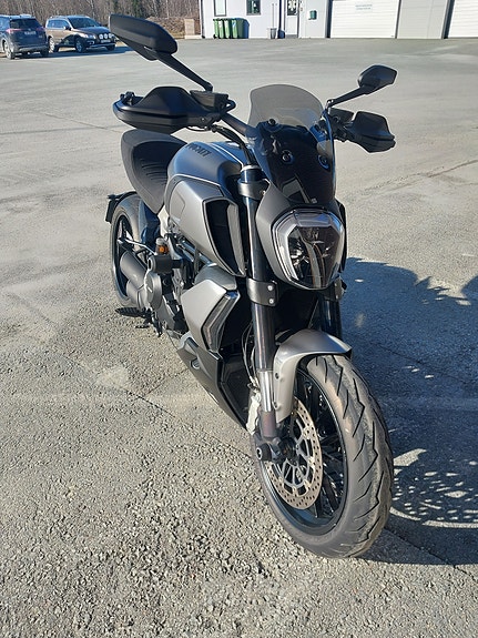 Ducati Diavel 1260 2 of 22