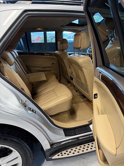 Mercedes-Benz ML280 17 of 30