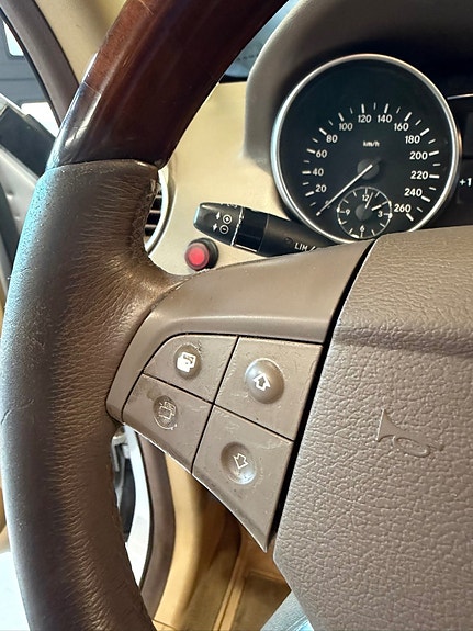 Mercedes-Benz ML280 21 of 30