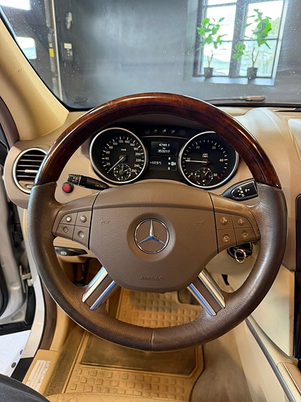 Mercedes-Benz ML280 19 of 30
