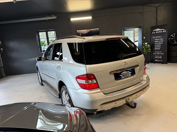 Mercedes-Benz ML280 10 of 30
