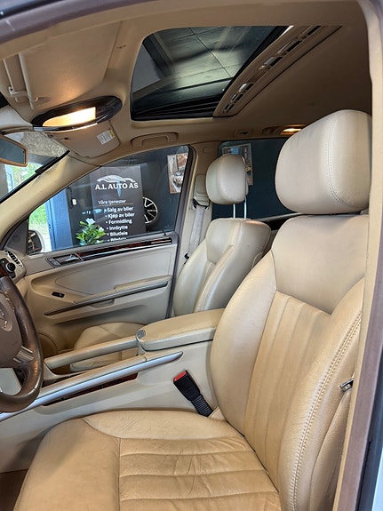 Mercedes-Benz ML280 13 of 30