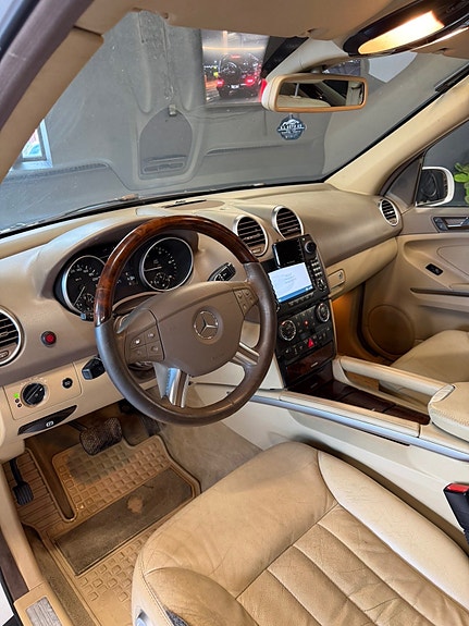 Mercedes-Benz ML280 12 of 30