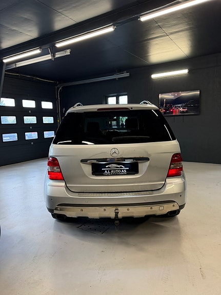 Mercedes-Benz ML280 8 of 30