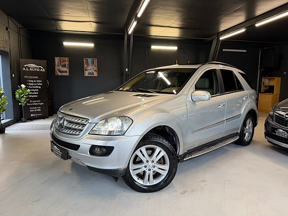 Mercedes-Benz ML280 2 of 30