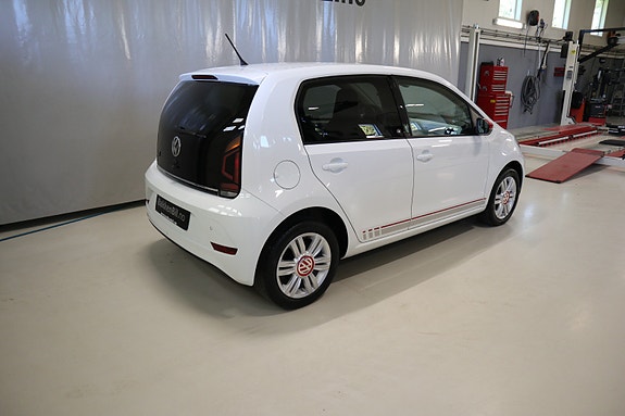Volkswagen UP! 4 of 19
