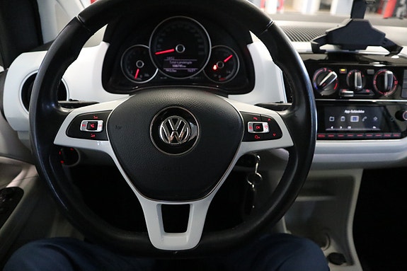 Volkswagen UP! 14 of 19