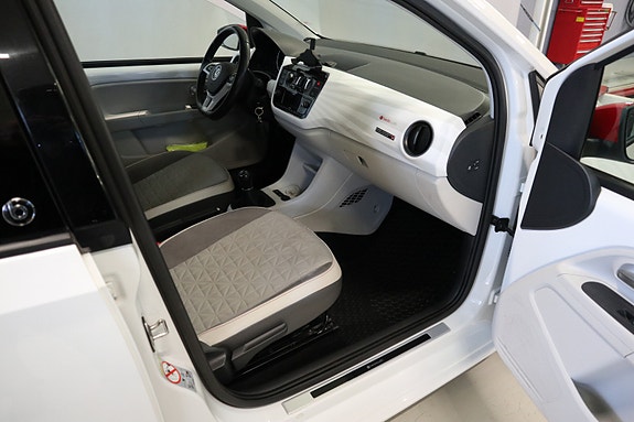 Volkswagen UP! 9 of 19