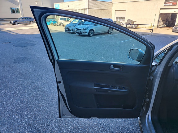 Volkswagen Golf Plus 16 of 30