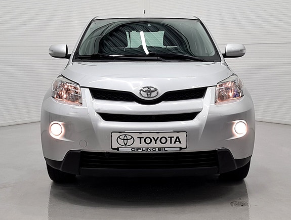 Toyota Urban Cruiser 2 of 9