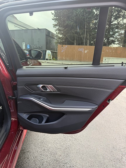 BMW 330e 18 of 30