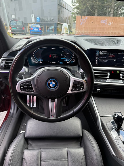BMW 330e 11 of 30