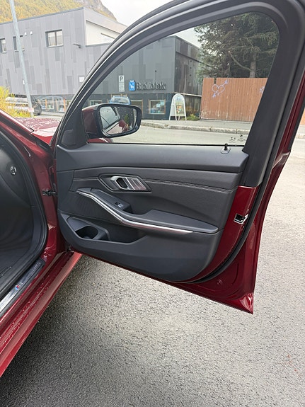 BMW 330e 23 of 30