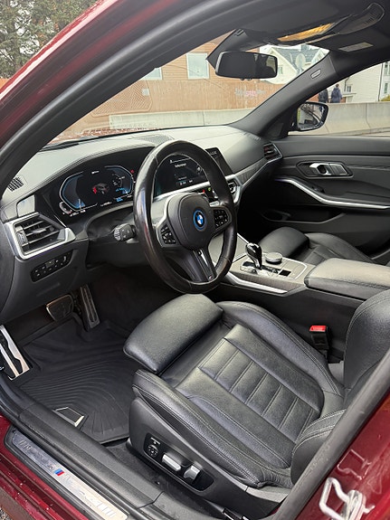 BMW 330e 12 of 30