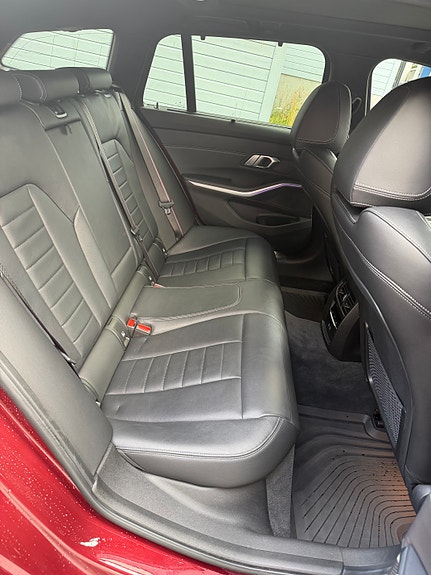 BMW 330e 20 of 30