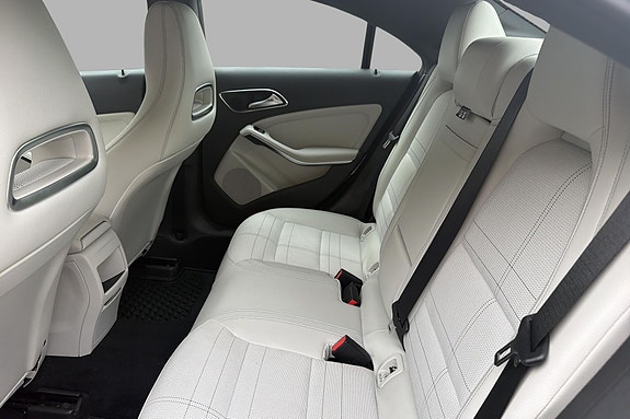 Mercedes-Benz CLA200 11 of 15