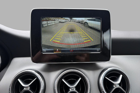 Mercedes-Benz CLA200 9 of 15