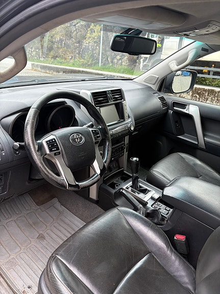 Toyota Land Cruiser 12 of 20