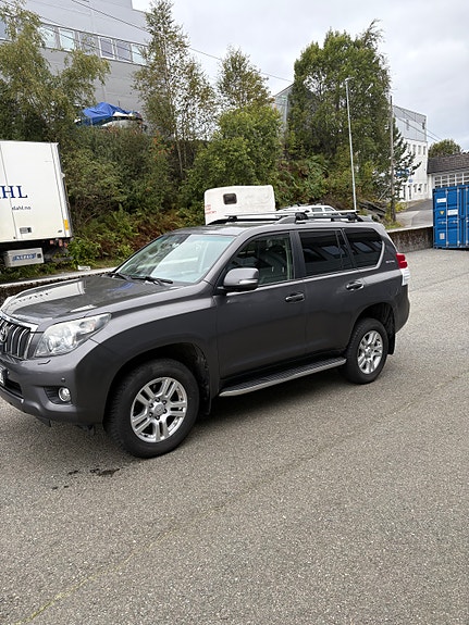 Toyota Land Cruiser 2 of 20