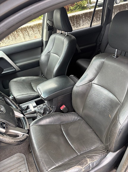 Toyota Land Cruiser 13 of 20