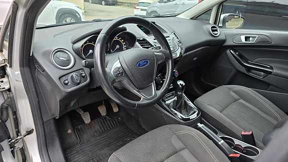 Ford Fiesta 10 of 15