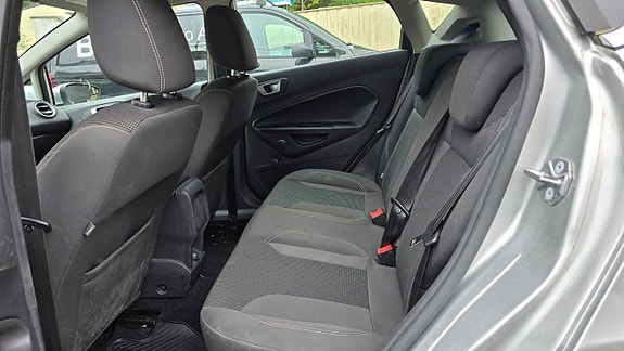 Ford Fiesta 13 of 15