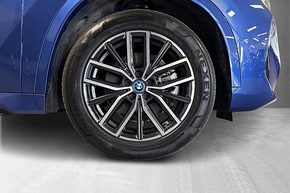 BMW iX1 16 of 17