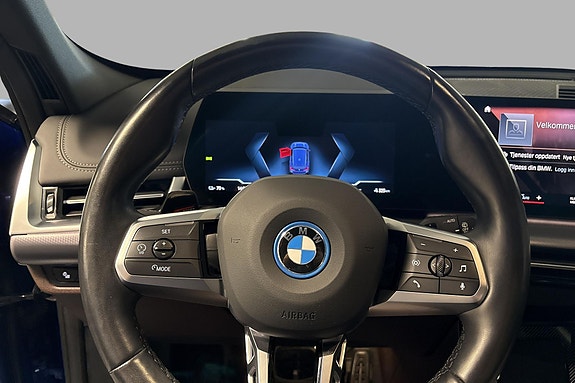 BMW iX1 8 of 17