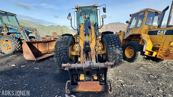 Cat 930G 2 of 30