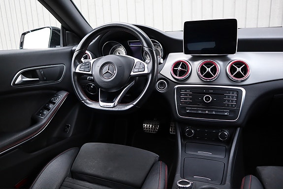 Mercedes-Benz CLA180 13 of 28