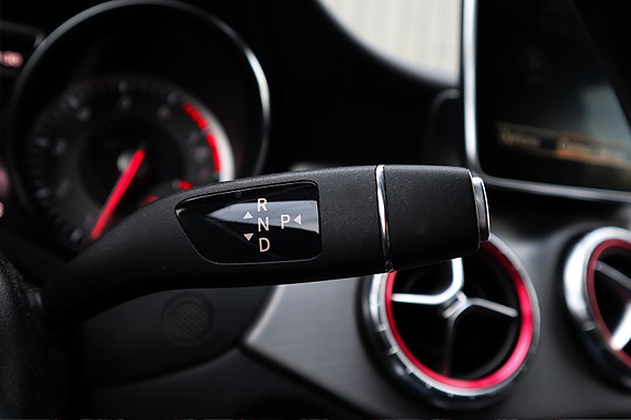 Mercedes-Benz CLA180 18 of 28