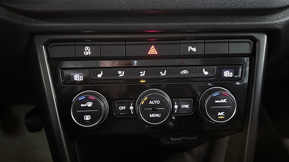 Volkswagen T-Roc 17 of 29