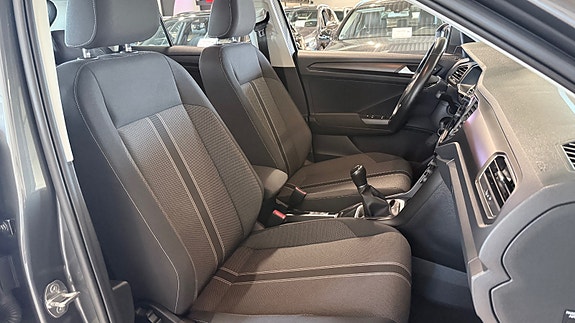 Volkswagen T-Roc 14 of 29