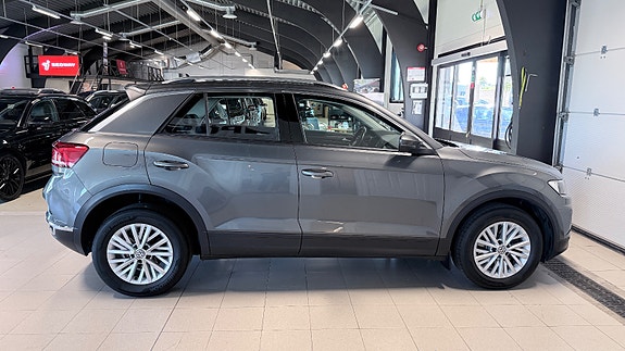 Volkswagen T-Roc 4 of 29