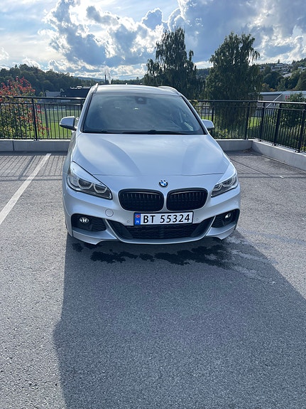 BMW 225xe 2 of 16