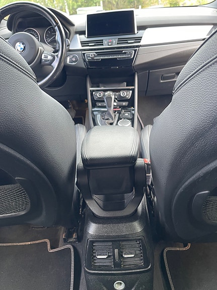 BMW 225xe 11 of 16