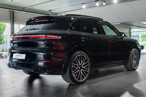 Porsche Cayenne 5 of 30