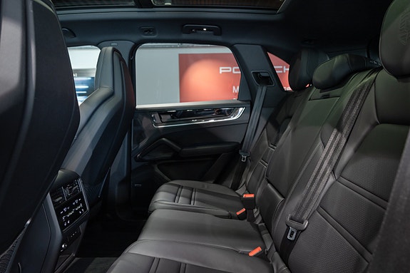 Porsche Cayenne 26 of 30
