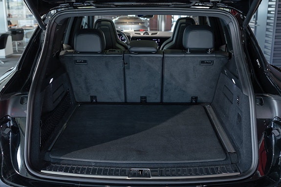 Porsche Cayenne 28 of 30