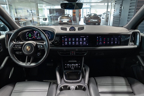 Porsche Cayenne 23 of 30
